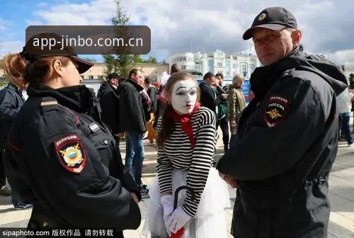 金博体育手机下载 揭秘世界杯安保缩水真相:三名英国警员背后的博弈与隐忧